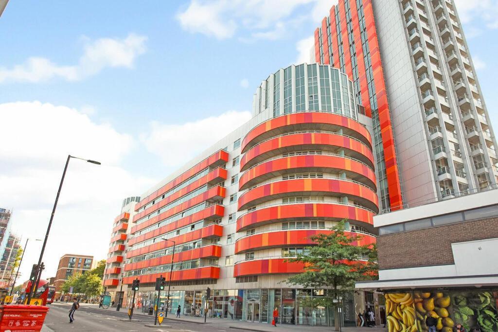 Auracasa 2 Bed O2 Canning Лондон