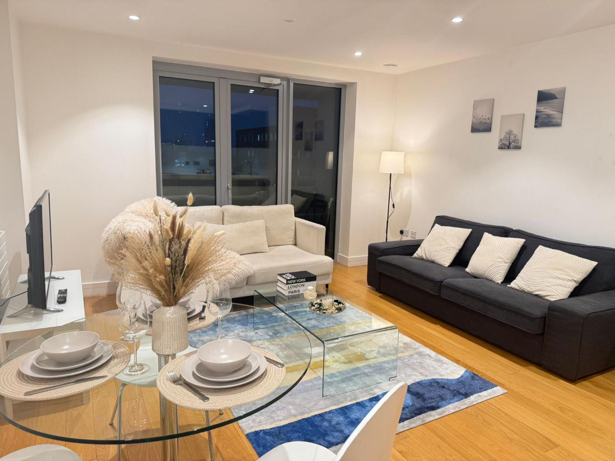 Auracasa 2 Bed O2 Canning * Лондон
