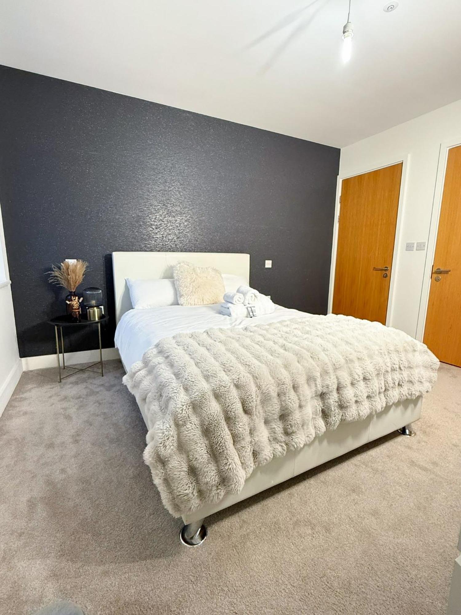 Апартаменты Auracasa 2 Bed O2 Canning Лондон